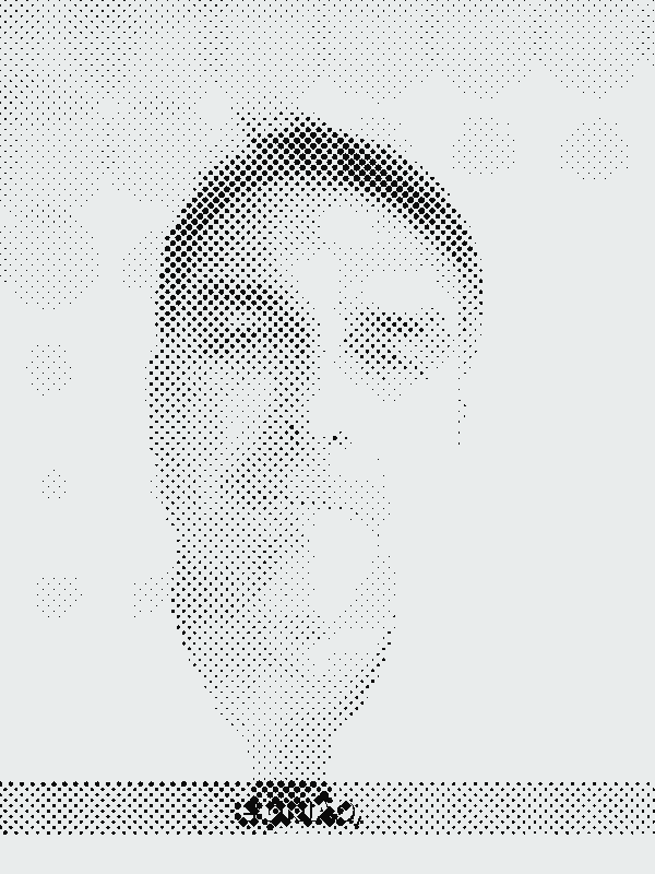 Flávio Bolsonaro em vídeo do canal dele (09/10/2026), em retícula, com tarja vermelha nos olhos e rabiscos em volta da cabeça.