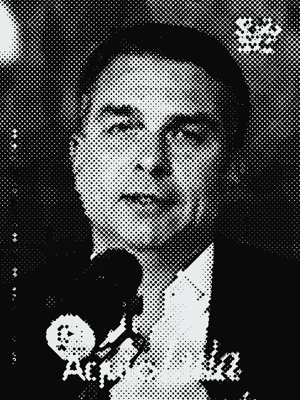 Flávio Bolsonaro em vídeo do canal dele (23/09/2026), em retícula, com tarja vermelha nos olhos e rabiscos em volta da cabeça.